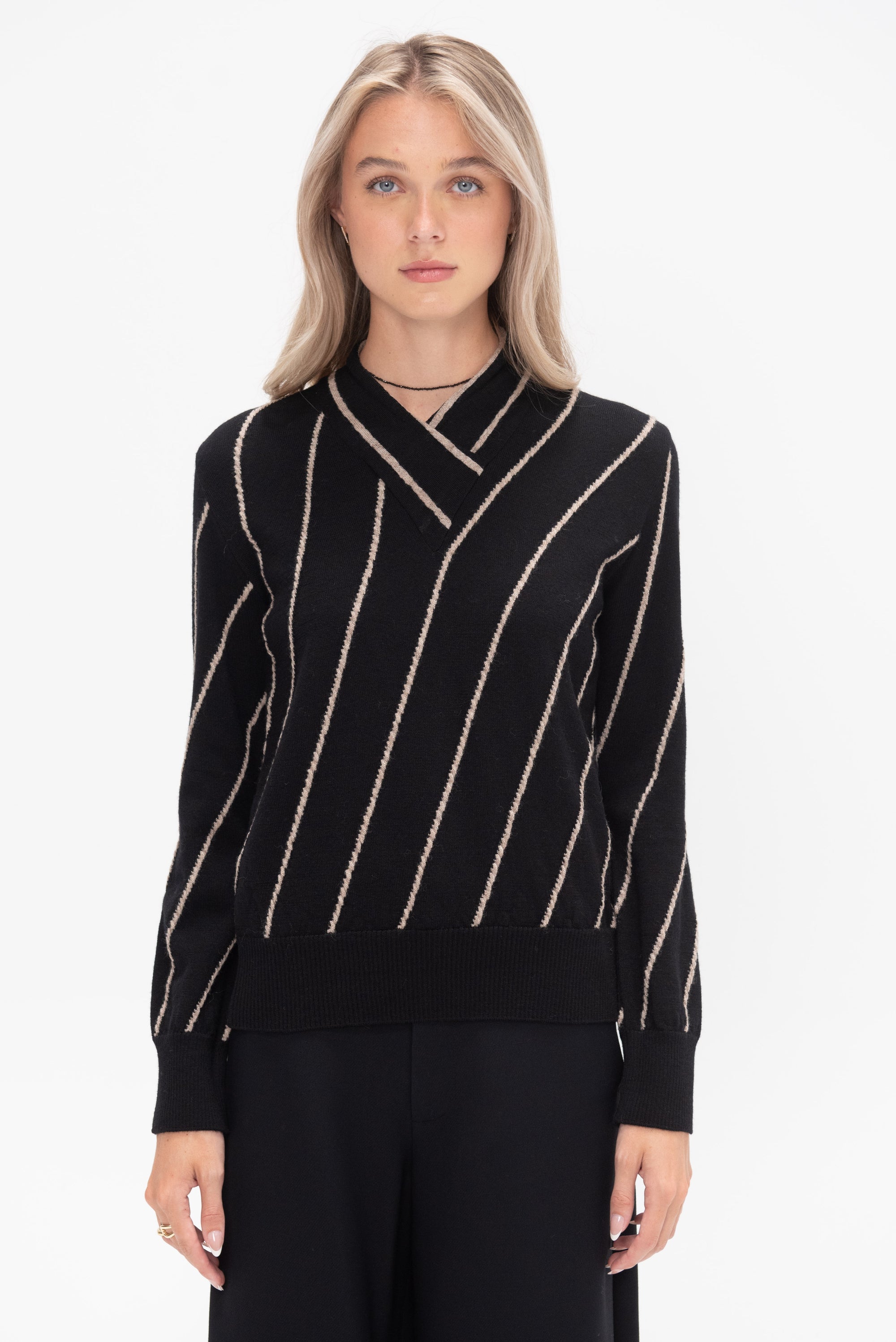 AKIRANAKA - Elicia Bias Line Knit, Black