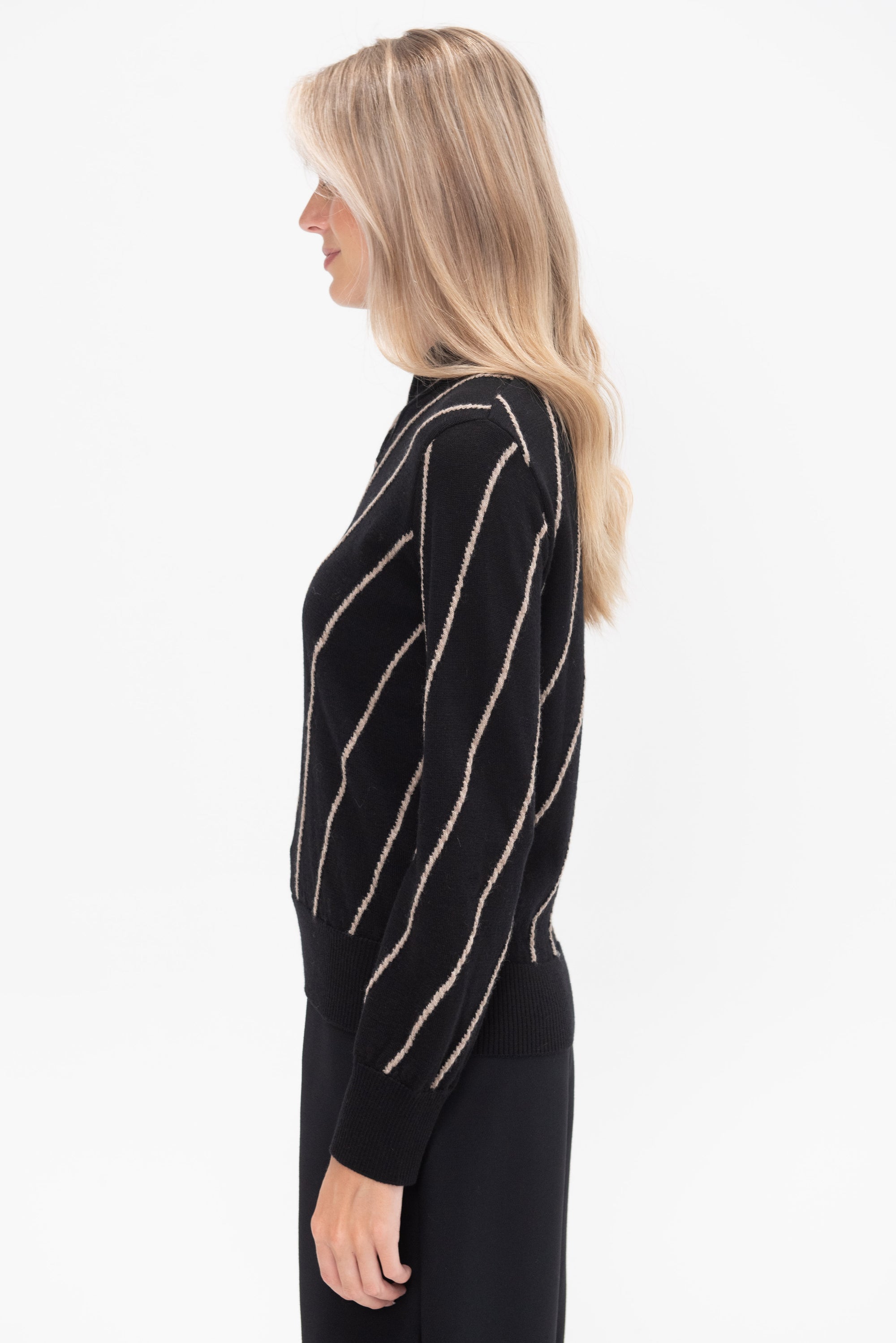 AKIRANAKA - Elicia Bias Line Knit, Black