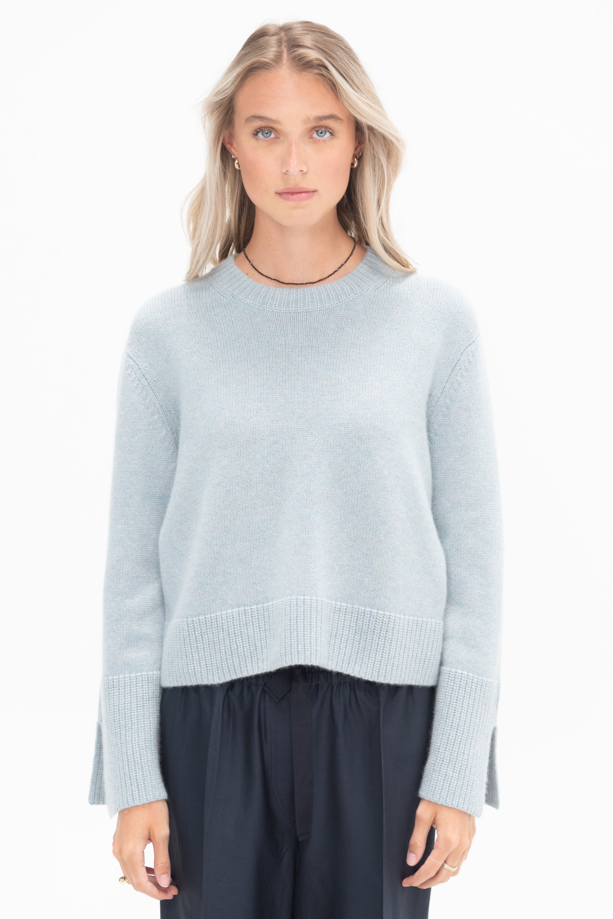 ALLUDE - Roundneck Sweater Blue Fog Melange