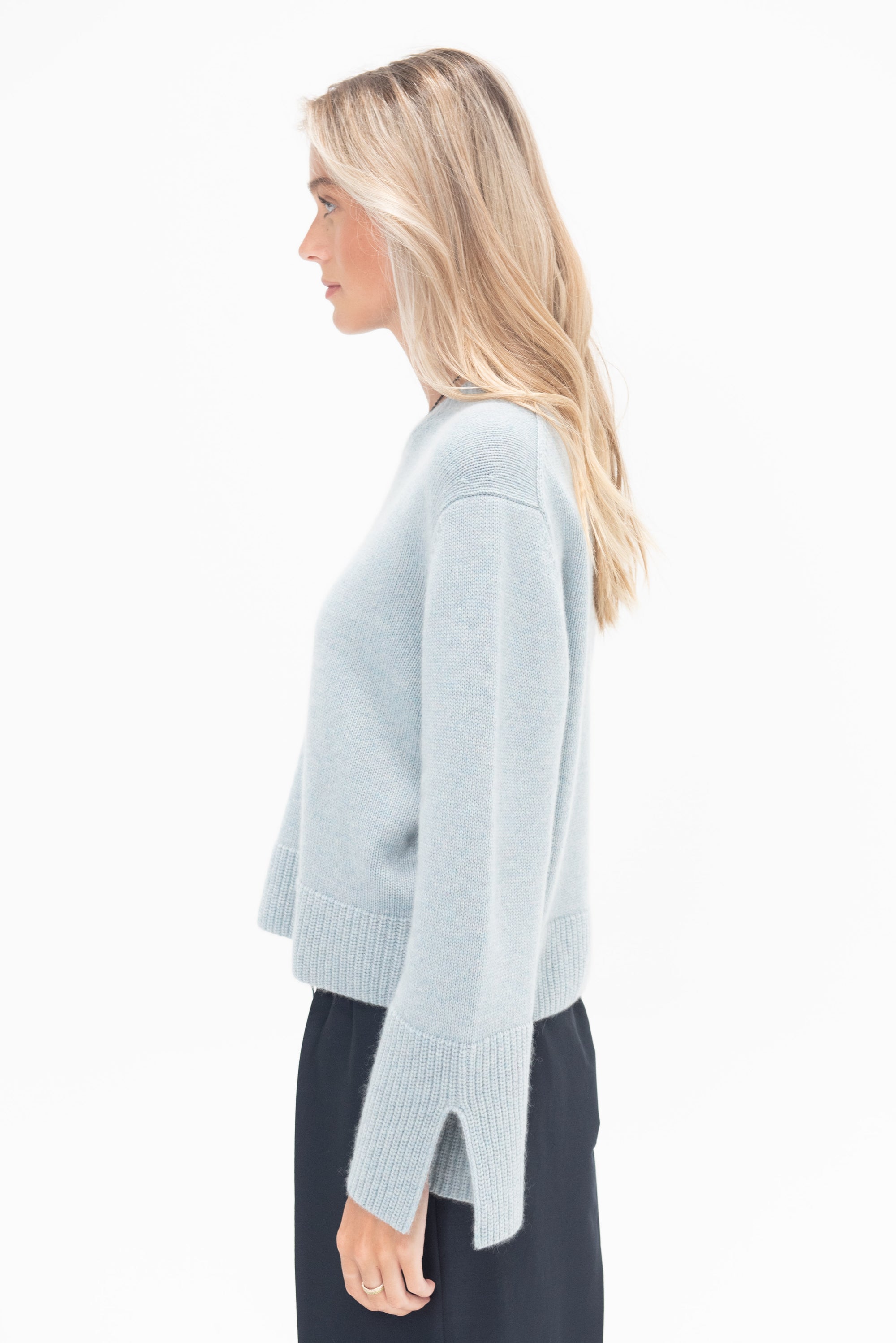 ALLUDE - Roundneck Sweater Blue Fog Melange