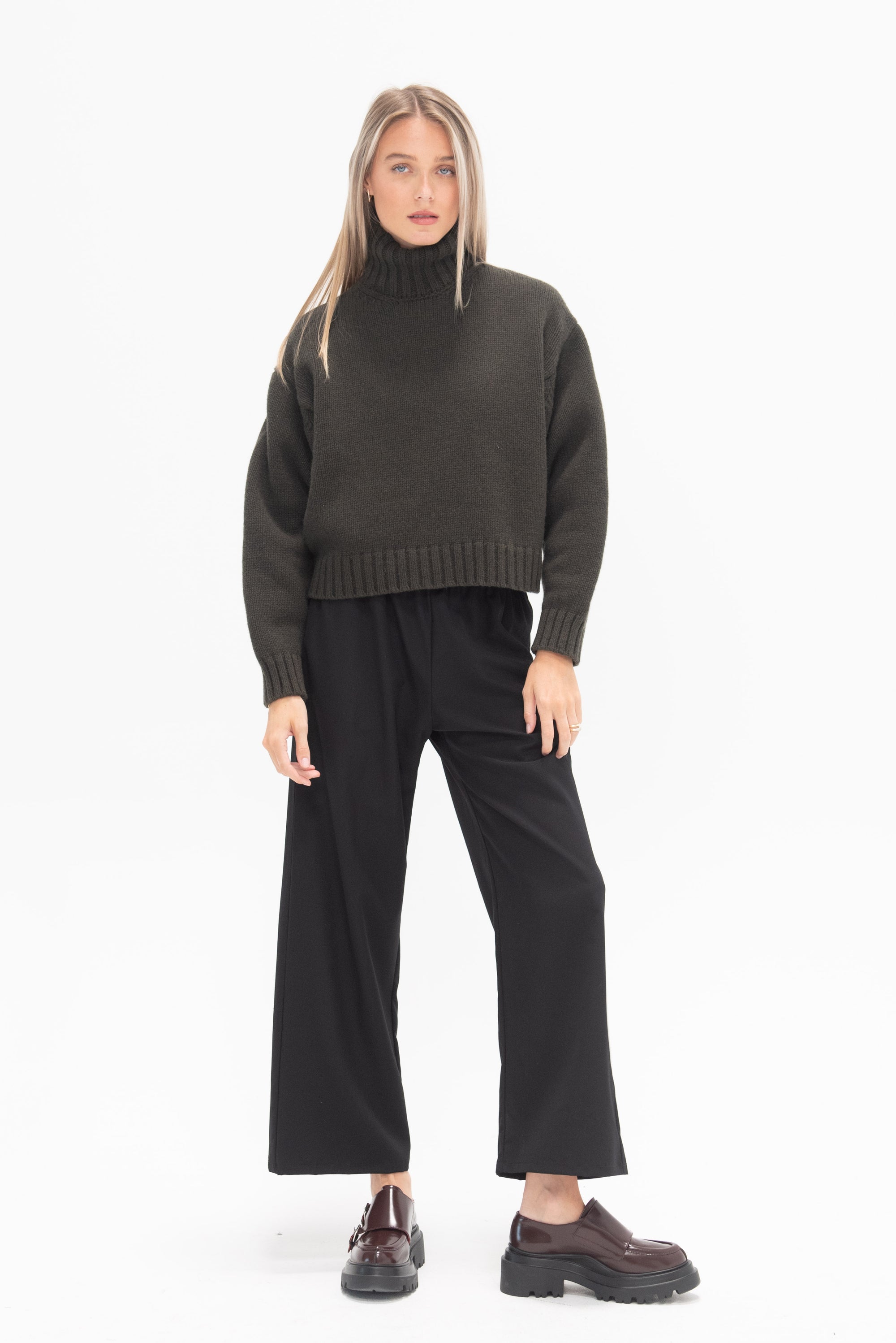 APUNTOB - Trousers, Black