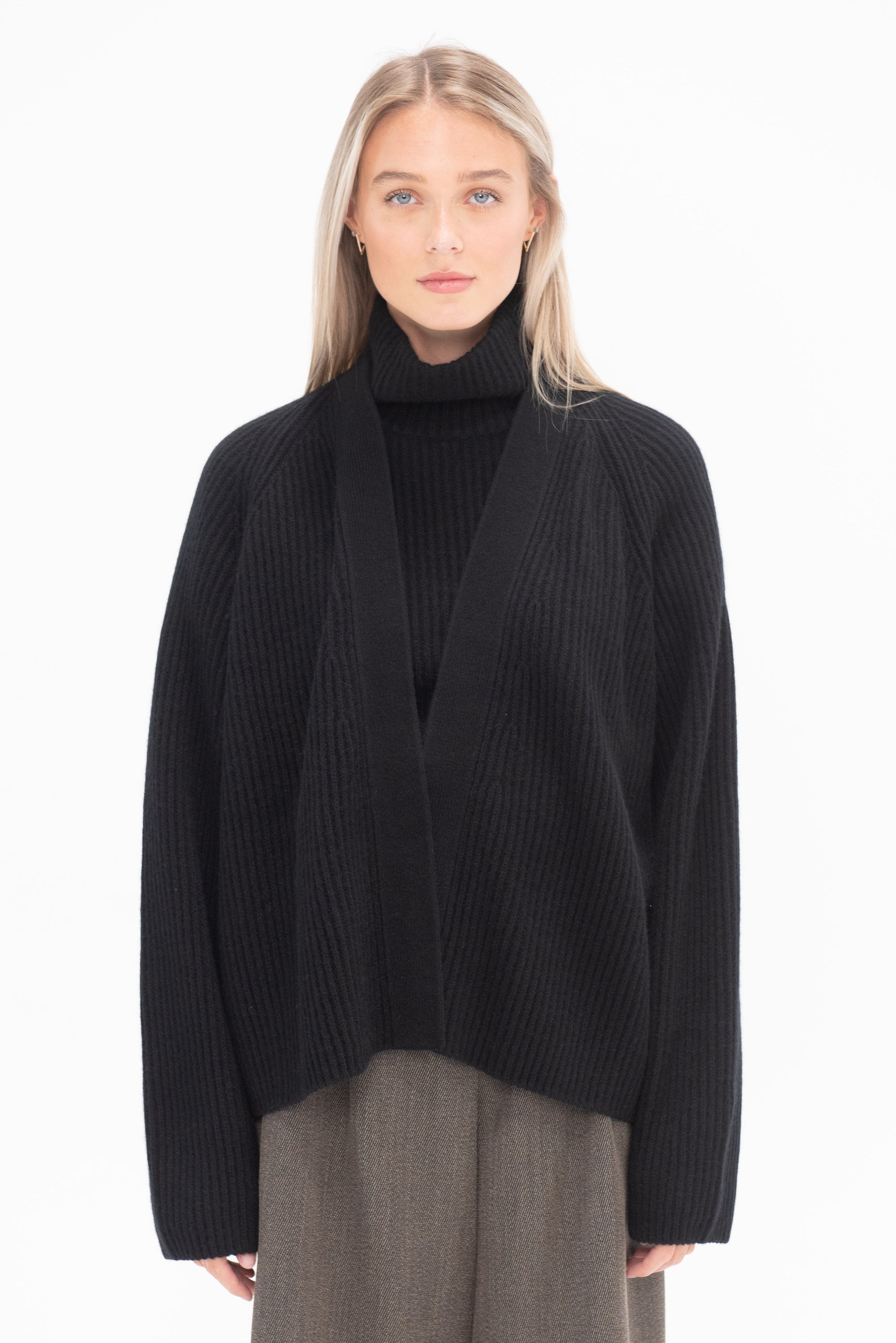 DUSAN - Boyfriends Cardigan, Black