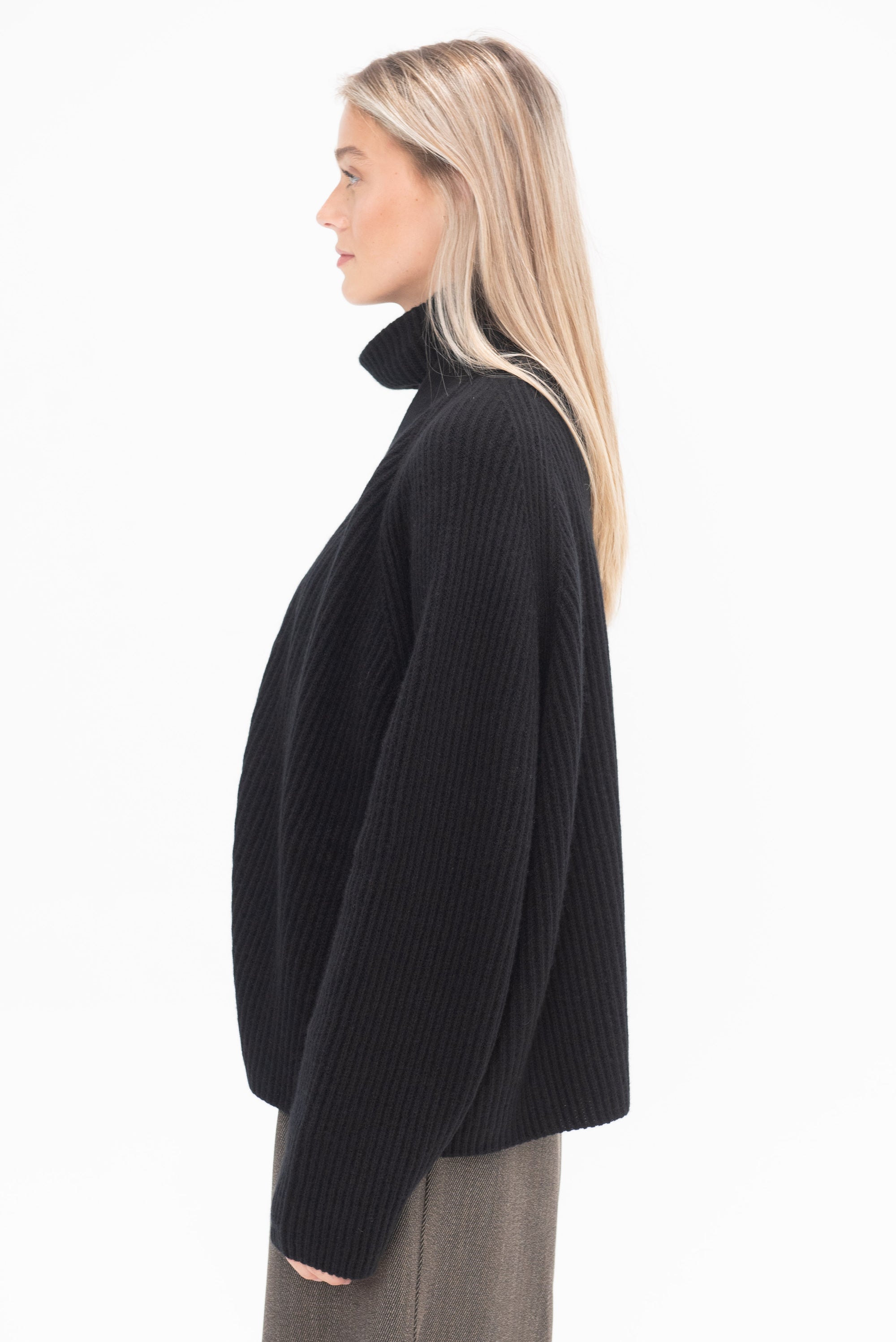 DUSAN - Boyfriends Cardigan, Black