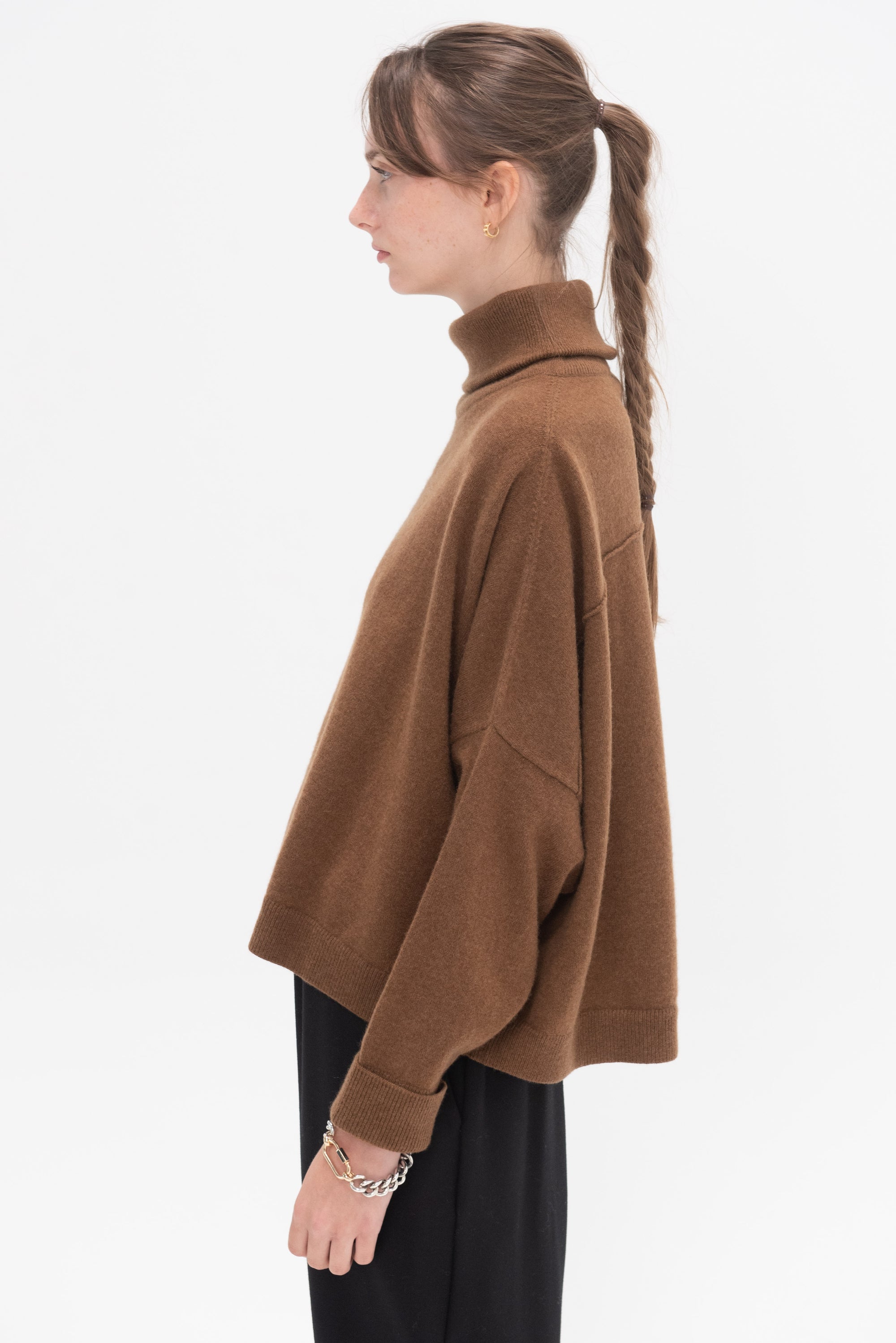 DUŠAN - Turtleneck Chunky Sweater, Light Brown