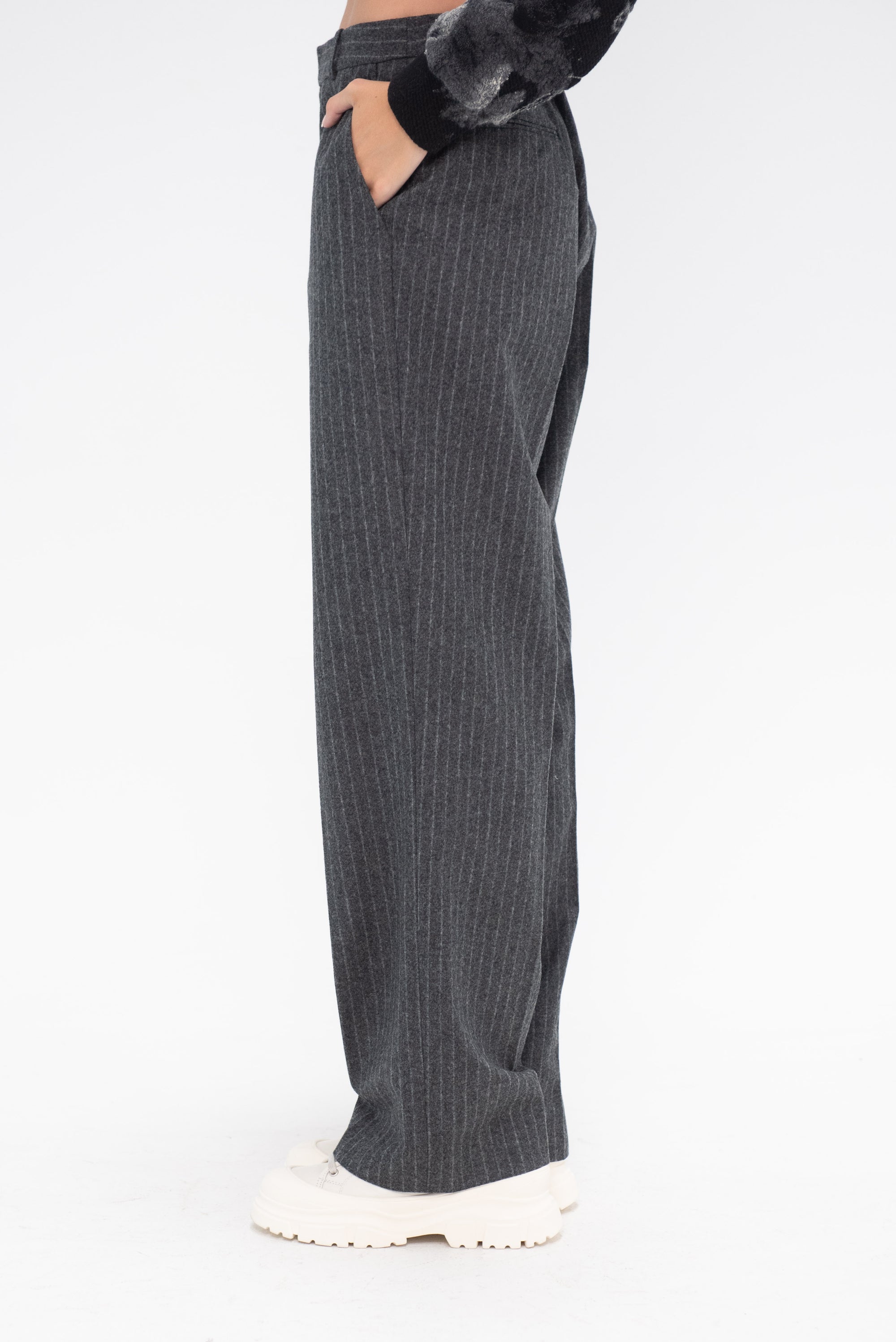 GAUCHERE - Pants, Anthracite Stripes