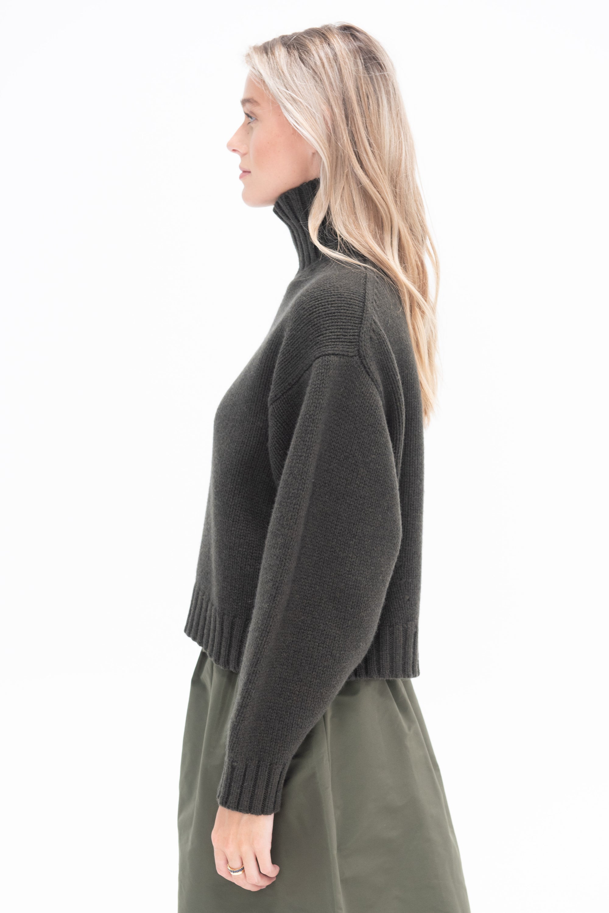 HACHE - Gotland Sweater, Dark Green