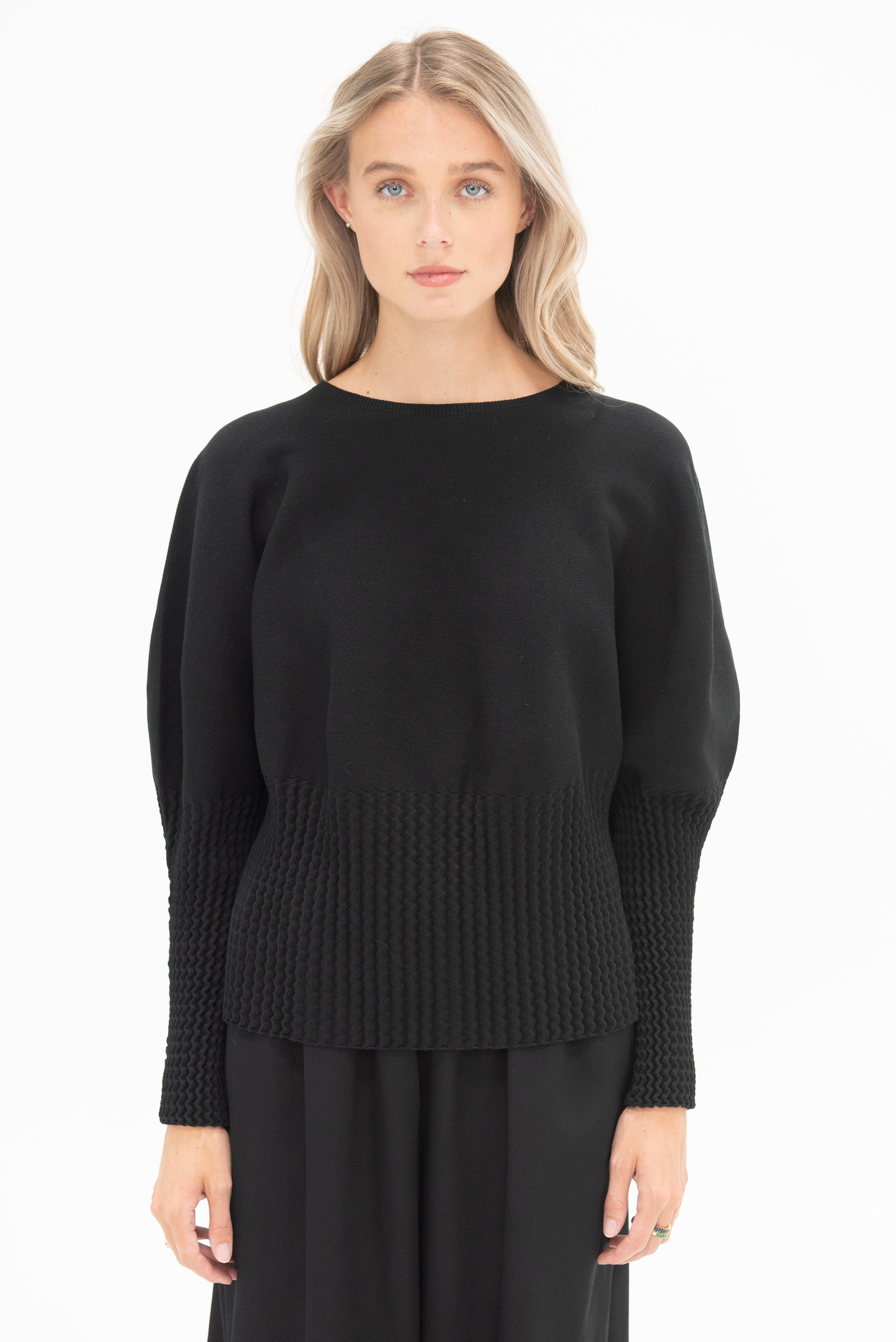 ISSEY MIYAKE - Squeeze Top, Black