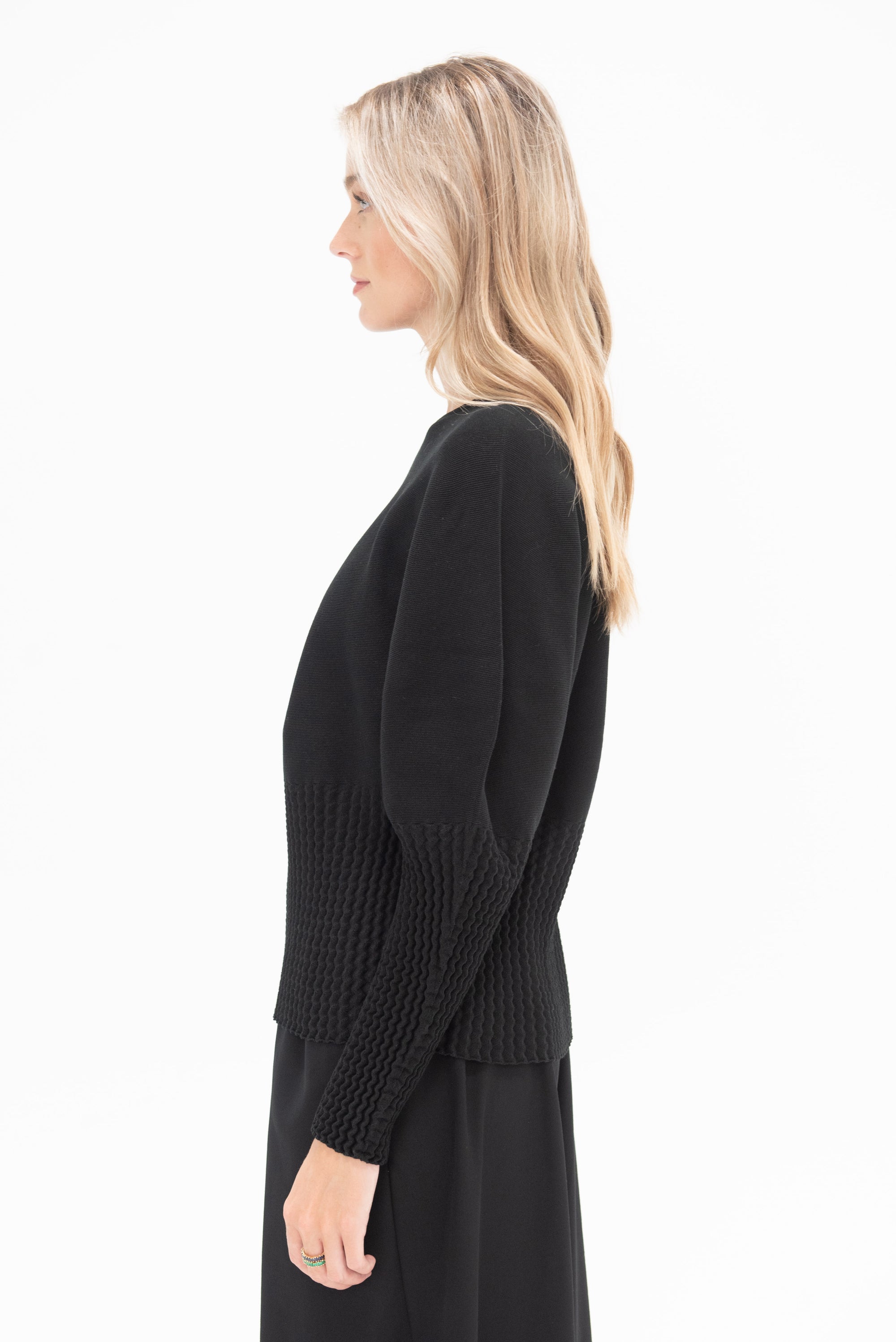 ISSEY MIYAKE - Squeeze Top, Black