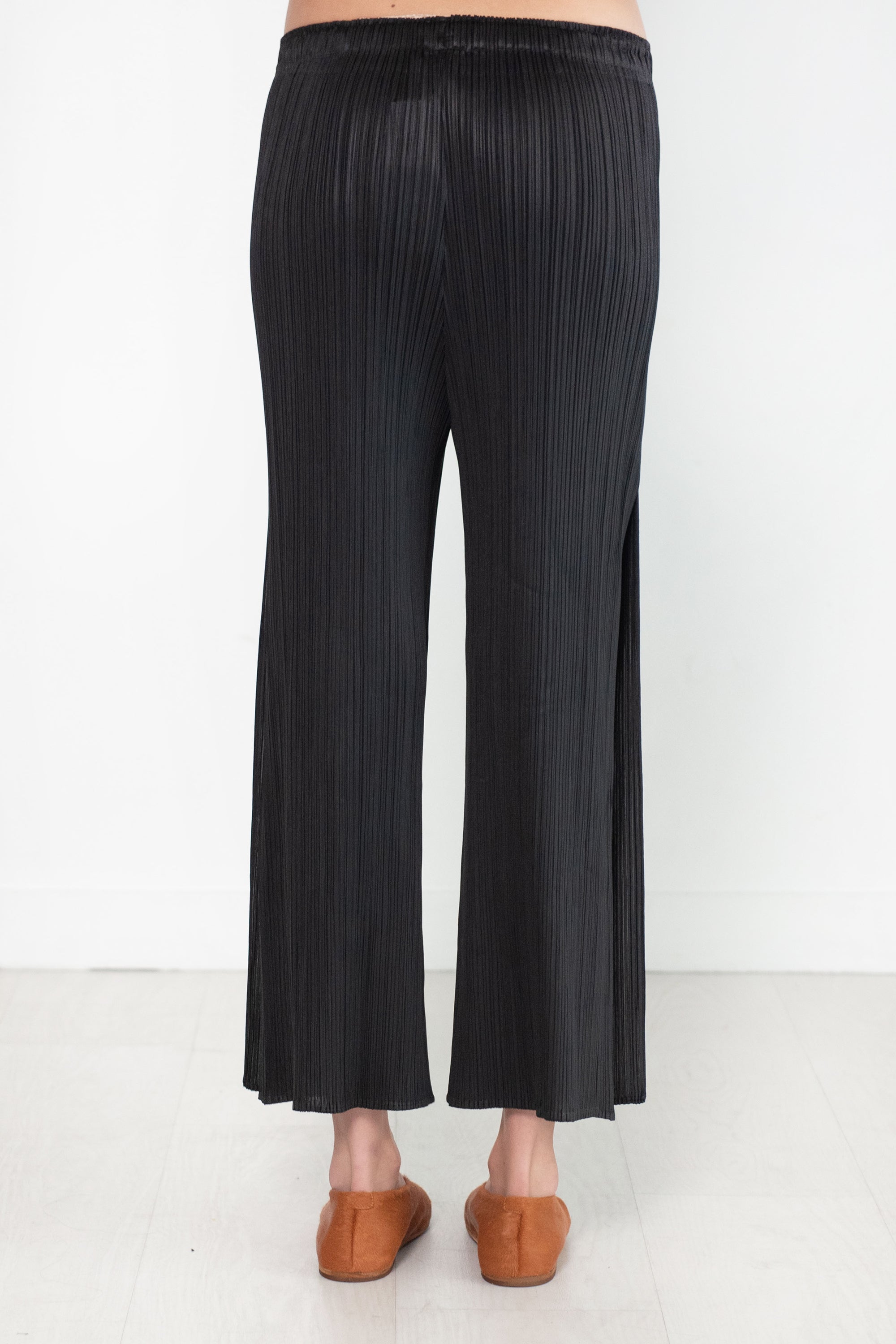 Pleats Please Issey Miyake Monthly Colors: July, Black – Kick Pleat