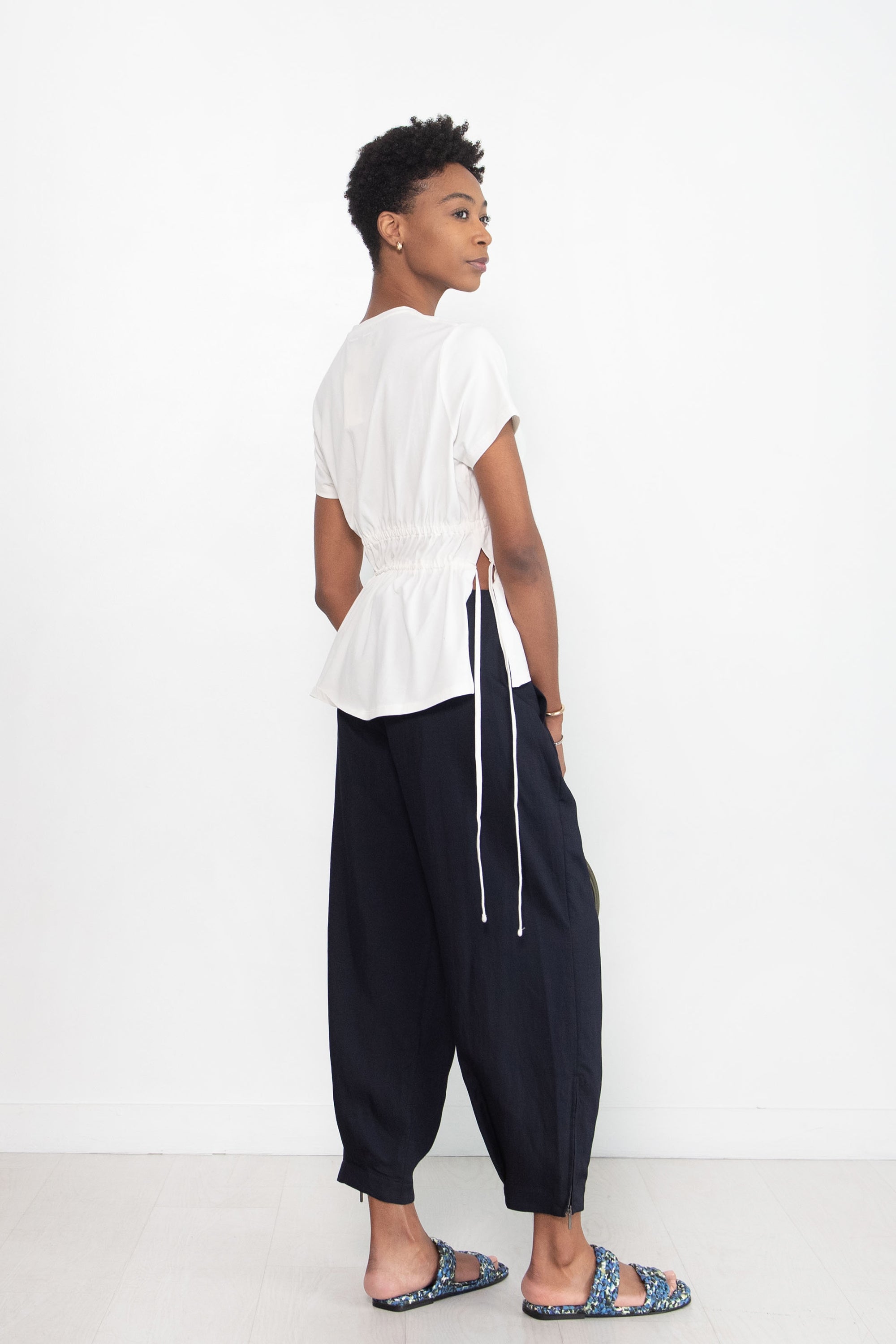 RUCHED SIDE TIE T-SHIRT, OFF WHITE