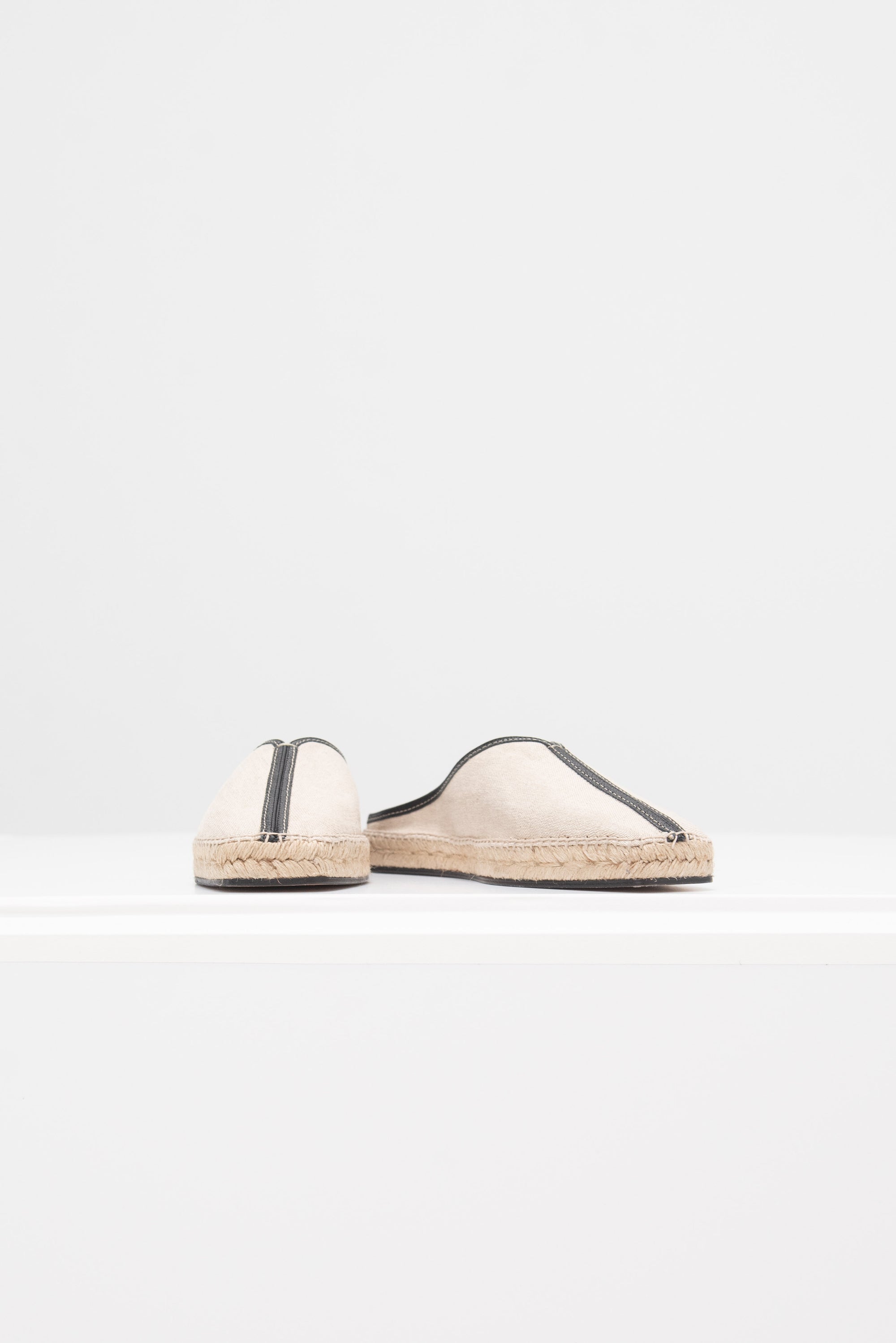 TOTEME - The Espadrille Slipper, Ecru &amp; Black