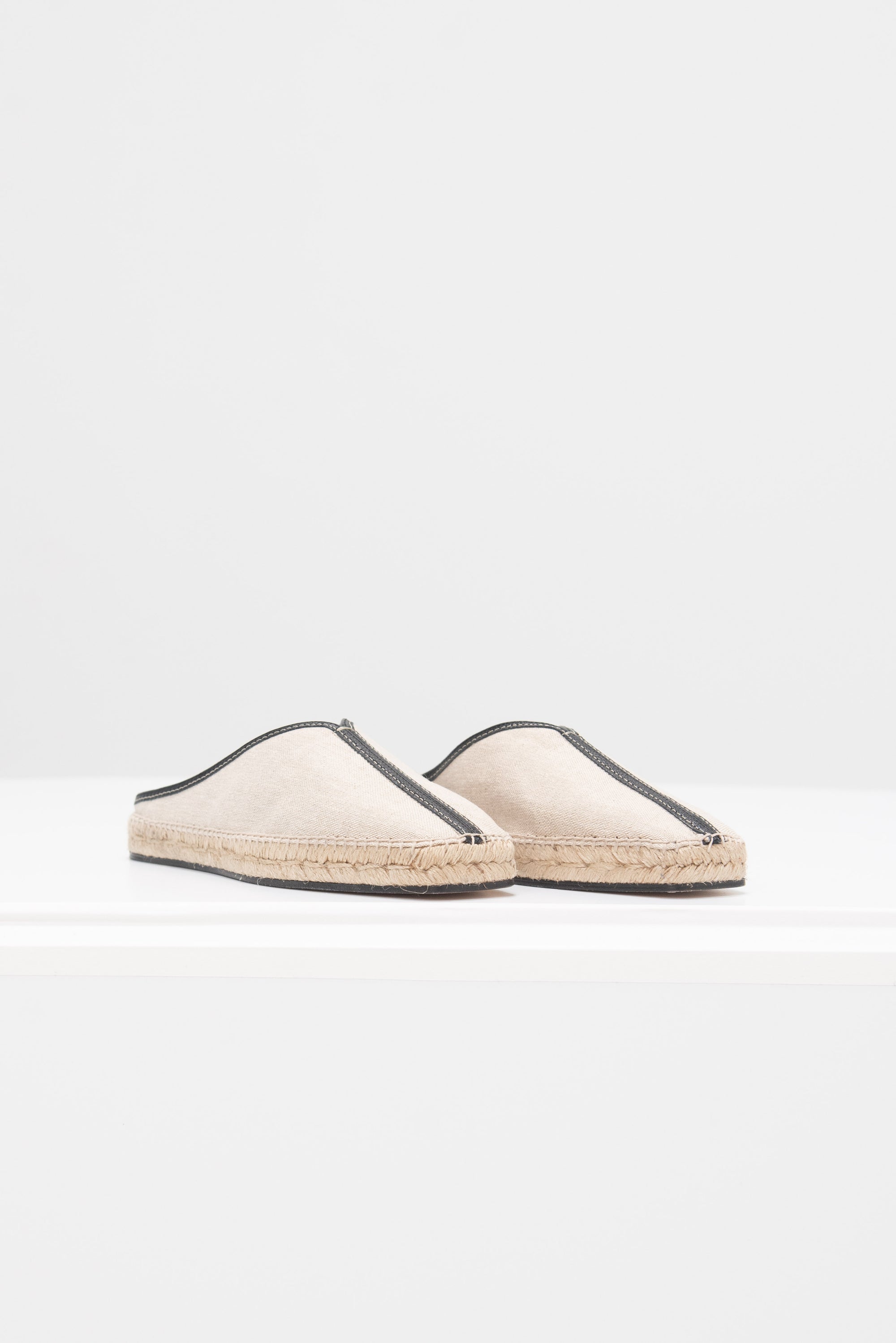 TOTEME - The Espadrille Slipper, Ecru &amp; Black