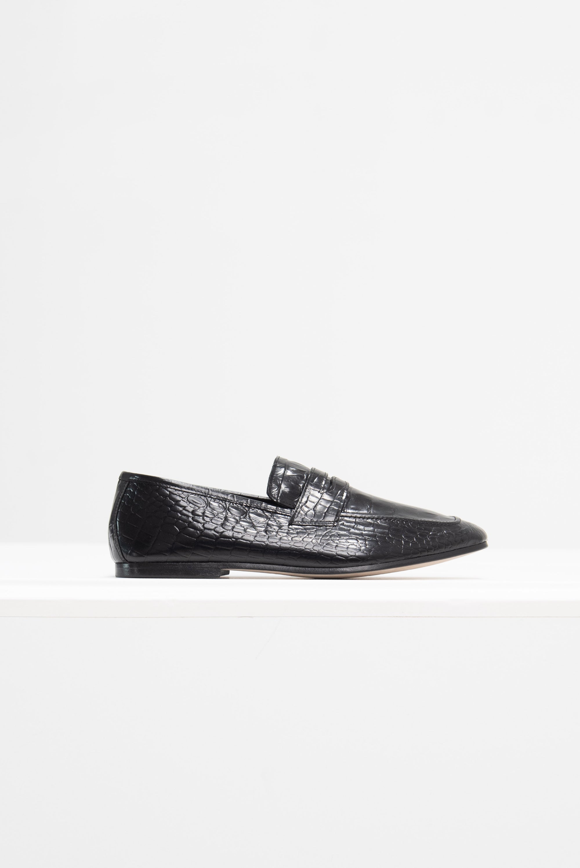 SOPHIQUE - Essenziale Croc Embossed Loafer, Black