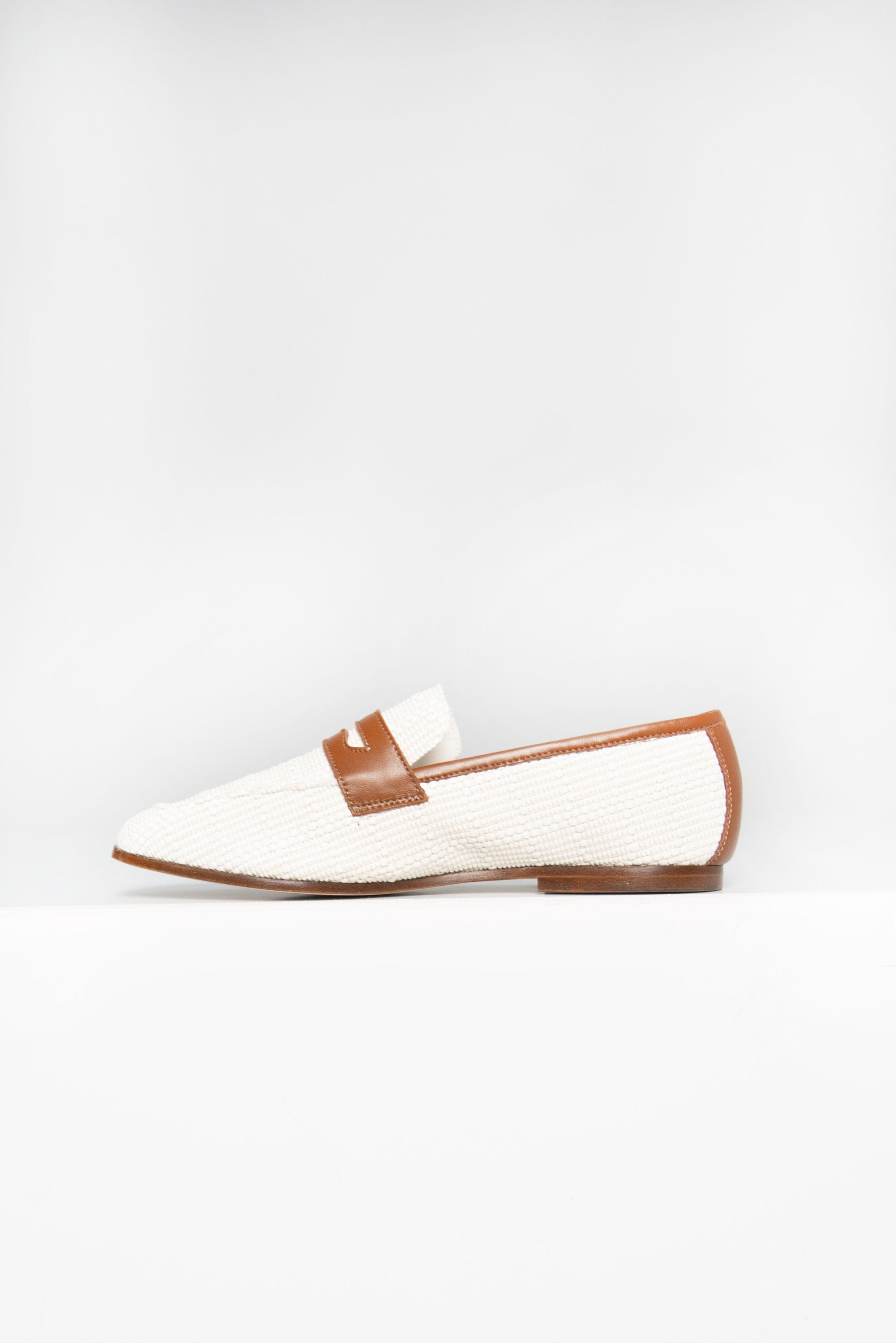 Essenziale Raffia Loafer, White &amp; Brown